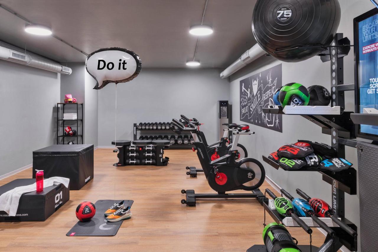 Moxy Hamburg City Екстериор снимка
