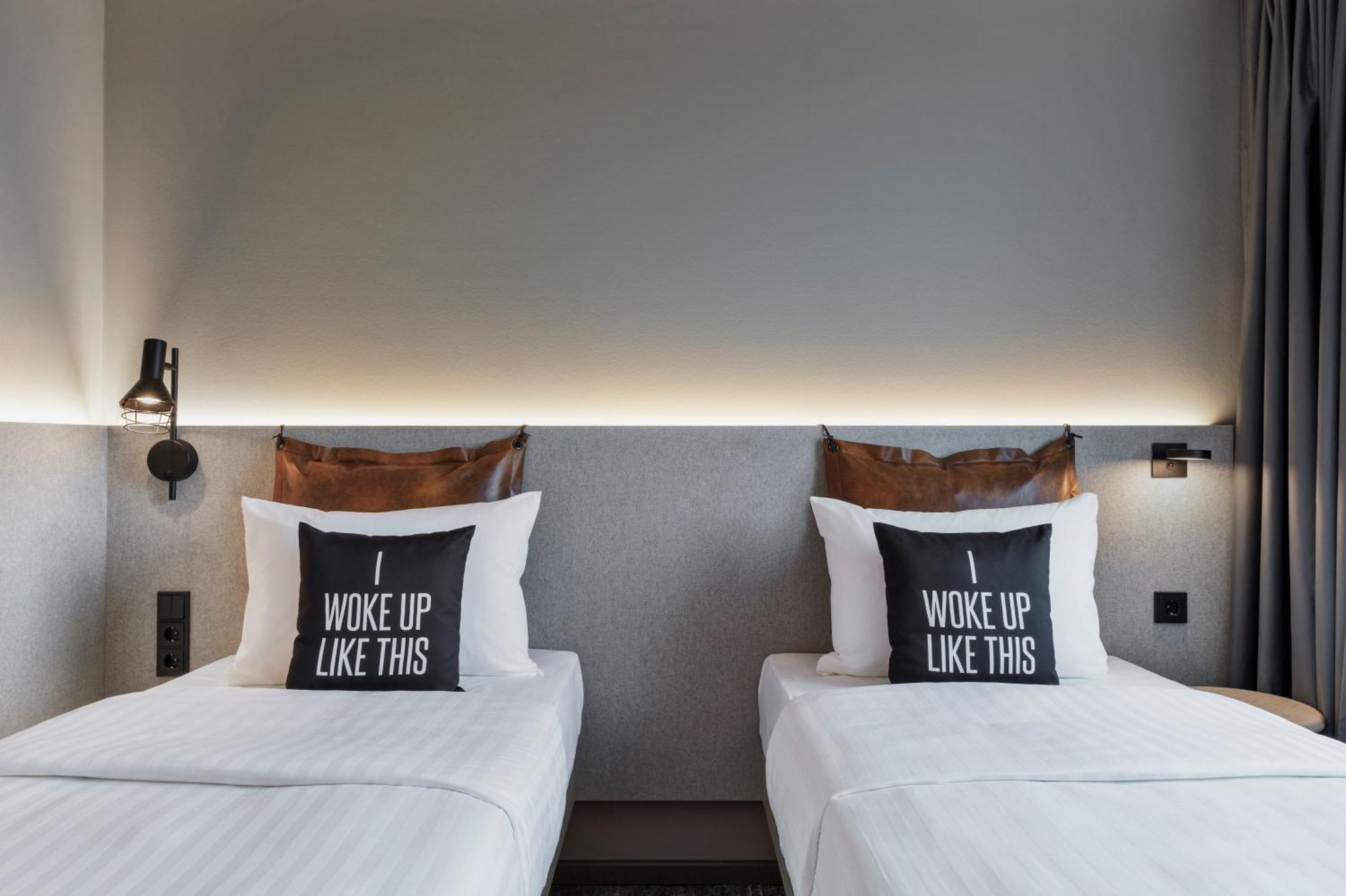 Moxy Hamburg City Екстериор снимка